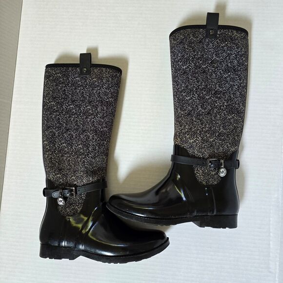 Michael Kors strech tall charm Rain Boots. Size 8 - Picture 10 of 11